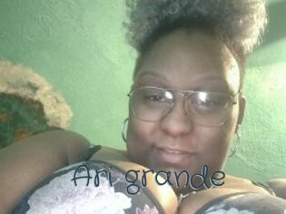 Ari_grande