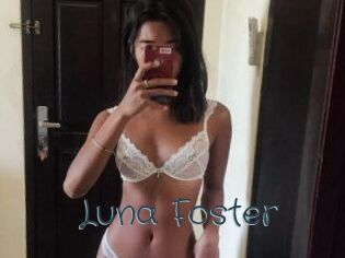 Luna_Foster