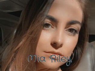Mia_Riley