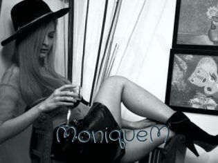 MoniqueM