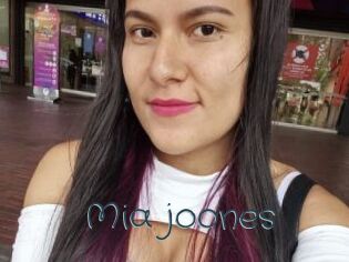 Mia_joones